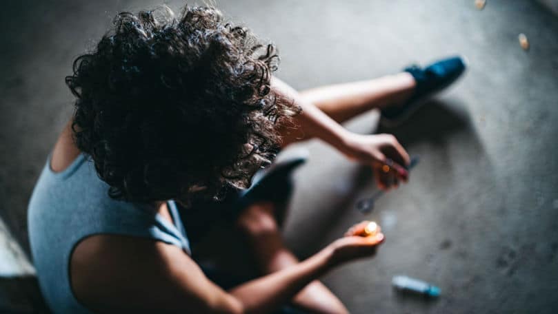 Consumul de substanțe psihoactive începe de la 12-13 ani în Moldova