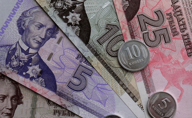 Suveranitate pe hârtie, ruble în buzunare – De ce Poliția și Guvernul ignoră circulația valutei ilegale pe malul drept al Nistrului