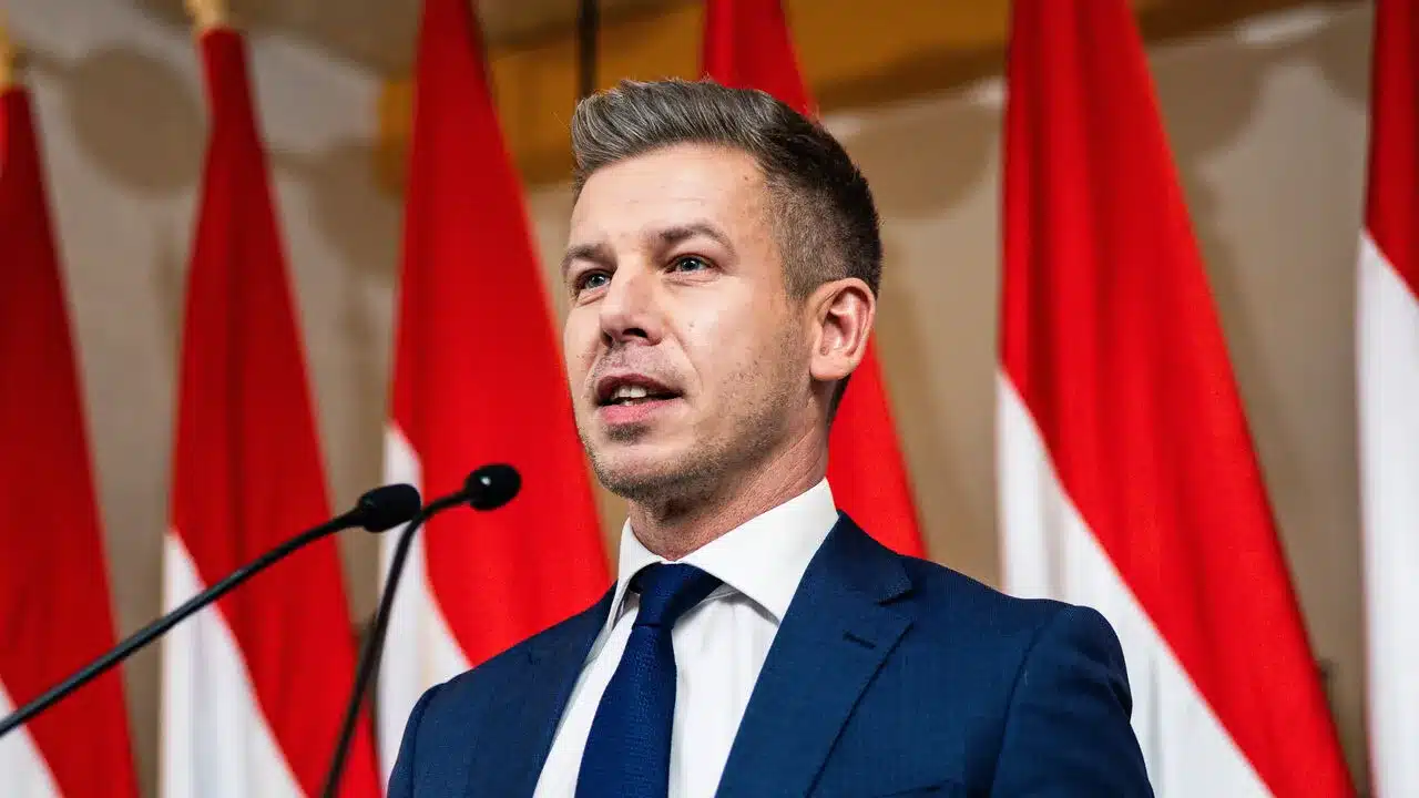 Péter Magyar, liderul opoziției din Ungaria, mesaj dur către Viktor Orbán: ”Rușilor, plecați acasă!” / ”Agenții GRU ruși sunt staționați la Budapesta sub acoperire diplomatică pentru a influența alegerile”
