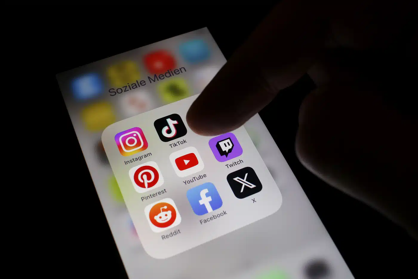 Austria a anunțat că va interzice accesul la rețelele sociale pentru copiii sub 14 ani