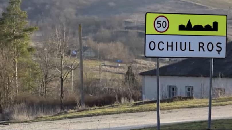Comuna Ochiul Roș se stinge: Tot mai multe case abandonate și magazine închise