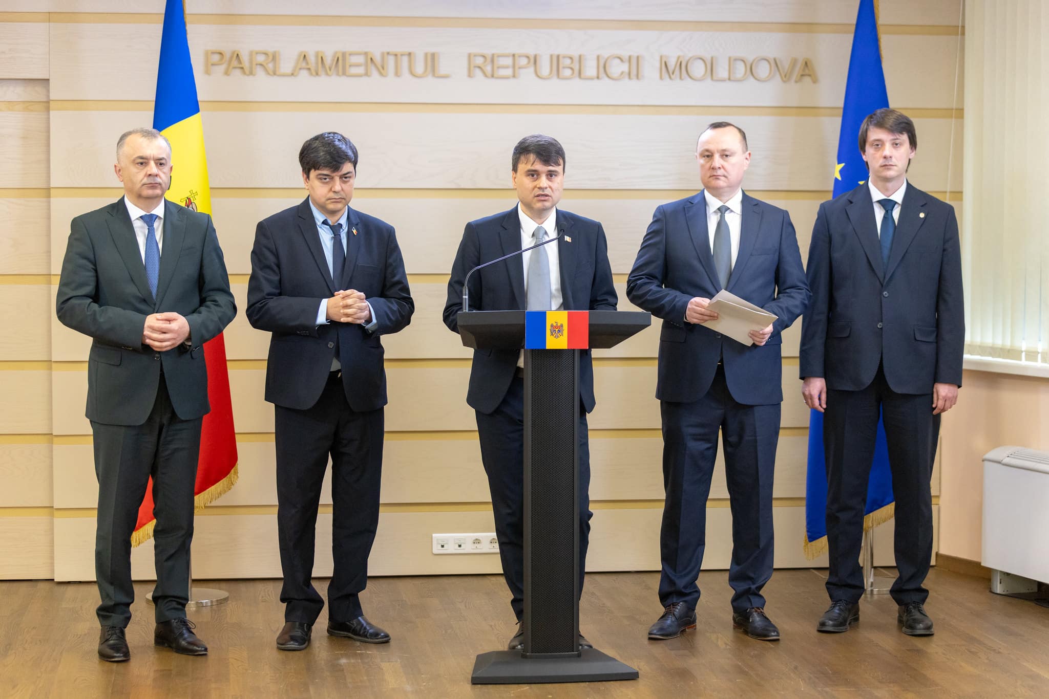 Opoziția parlamentară propune un proiect de lege privind reducerea numărului de deputați de la 101 la 61