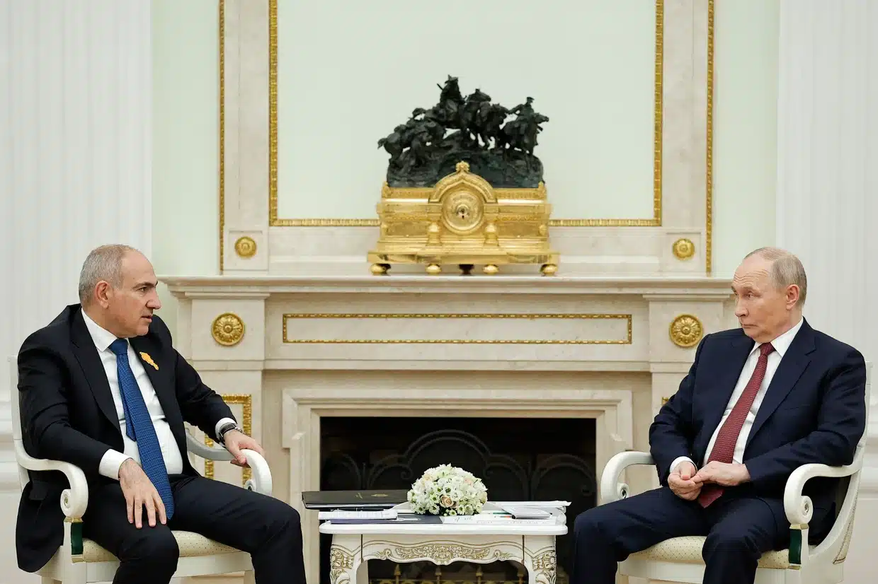 VIDEO: Putin, vizibil stânjenit de o pledoarie pentru democrație