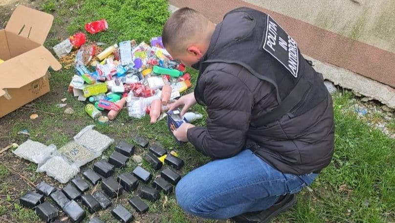Peste 10 kg de droguri, depistate în colete: Au fost declarate drept produse alimentare
