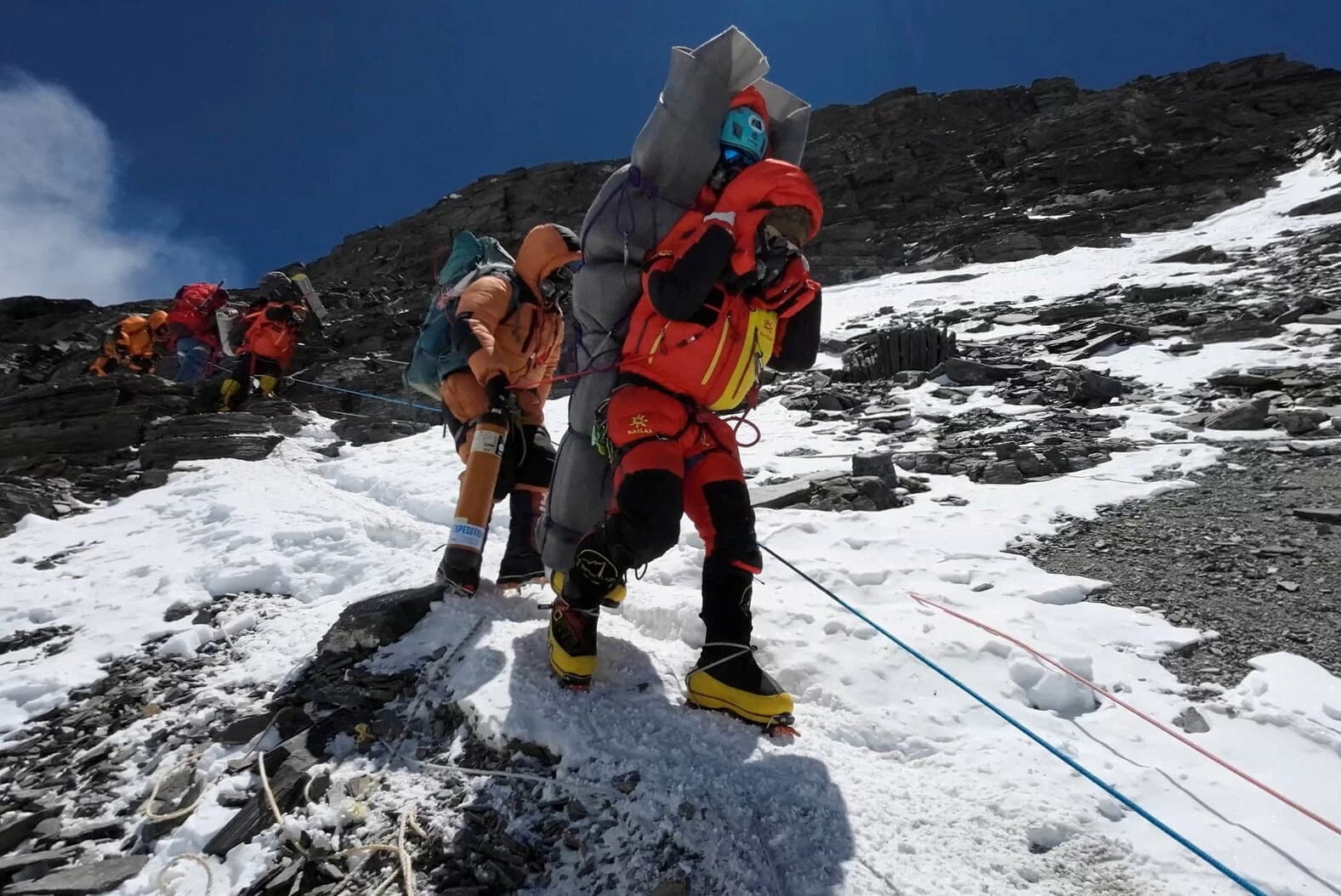 Ghizii de pe Everest, acuzați că ar otrăvi alpiniști pentru a încasa bani din asigurare