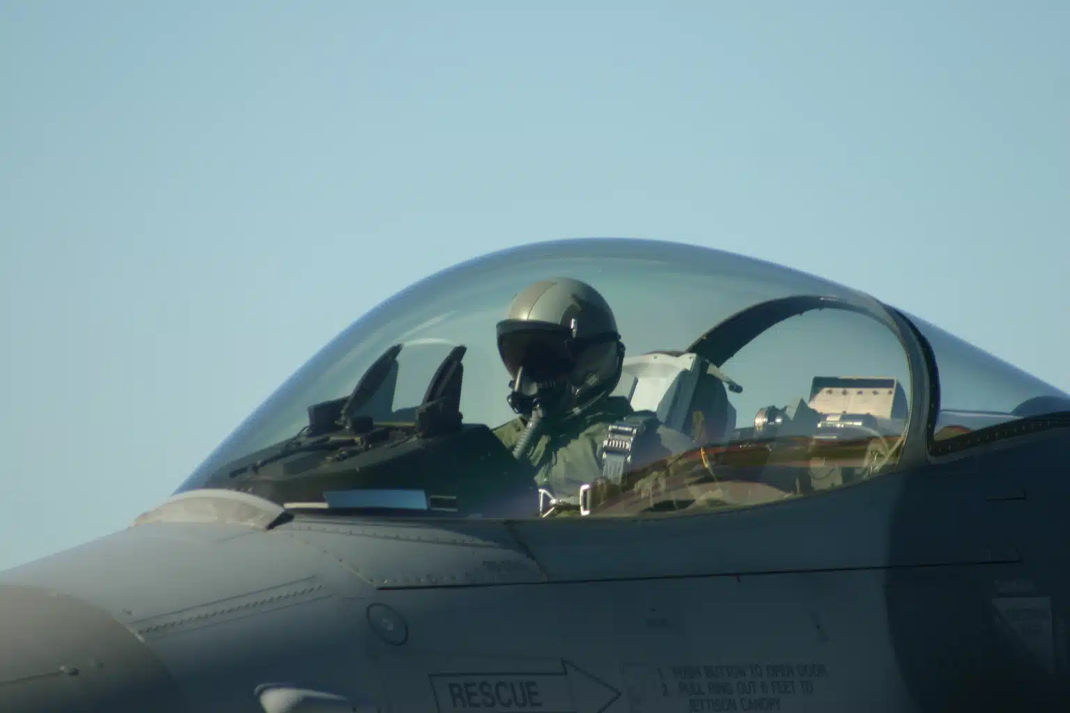 Atac rusesc cu drone la graniţa cu România. Două avioane F-16 ridicate de la sol