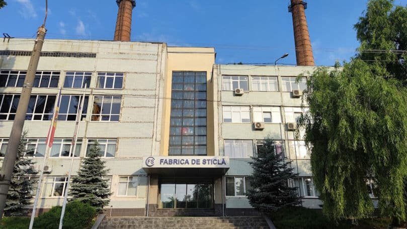 Fabrica de Sticlă, la un pas de privatizare: Câte sute de milioane de lei cere statul