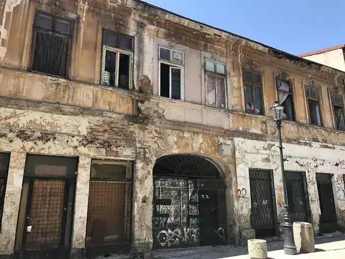 Strășeni: Proprietarii de imobile abandonate riscă impozite majorate de până la 3 ori