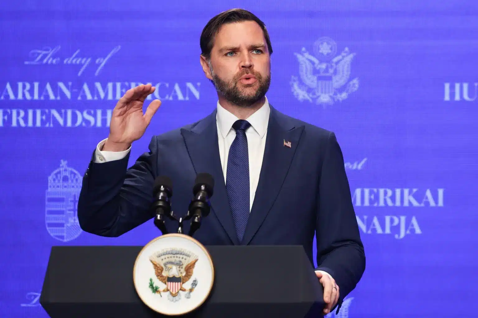 După o aluzie a lui JD Vance, ce spune Casa Albă despre varianta ultimă împotriva Iranului: arma nucleară