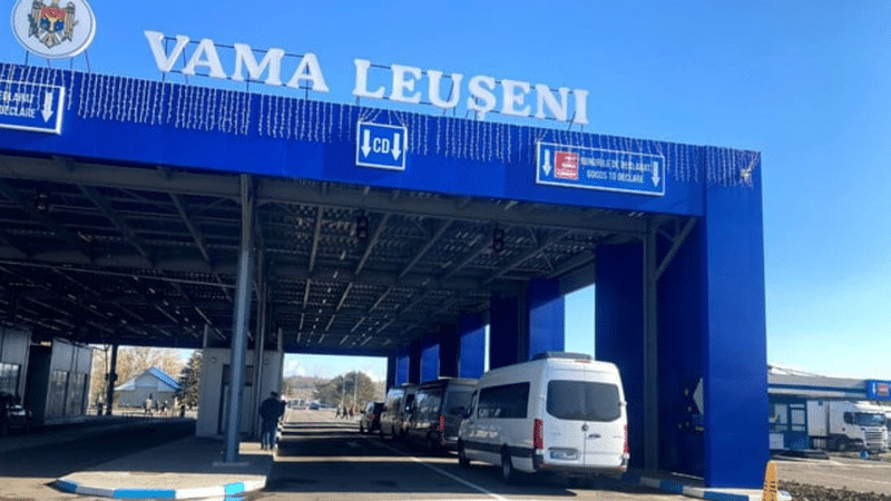 Vama Leușeni–Albița, fără curent după ce un camion care transporta o încărcătură cu gabarit depășit a avariat linia electrică