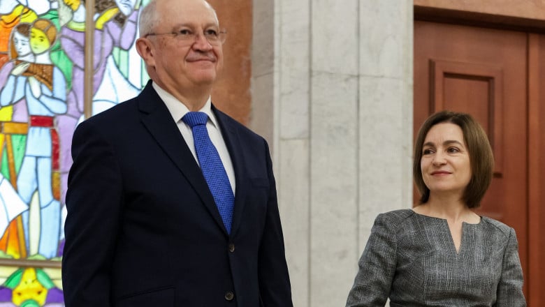 Salarii mai mari pentru președinte și premier! Cât vor câștiga Sandu și Munteanu