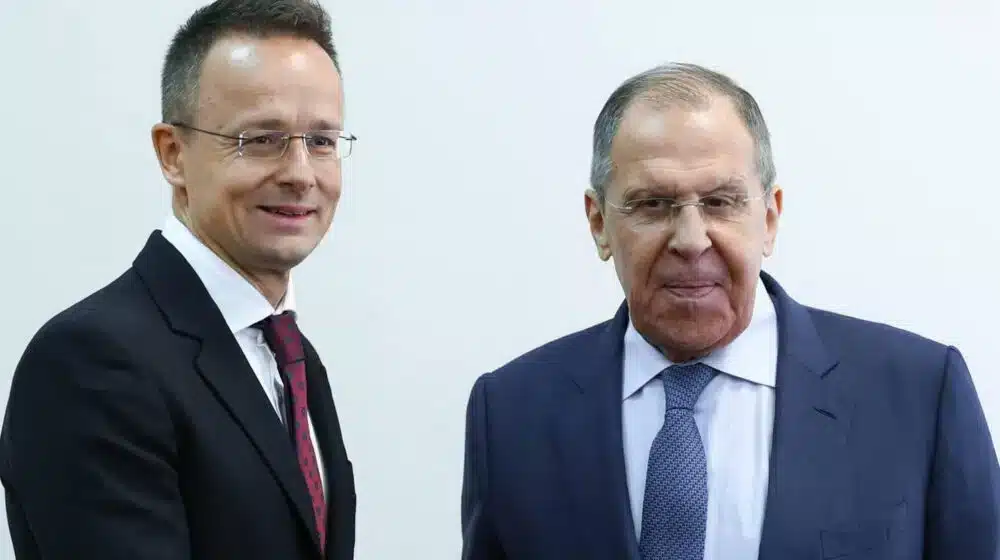 VSquare: Szijjártó complota cu Lavrov ca să blocheze aderarea Ucrainei la UE