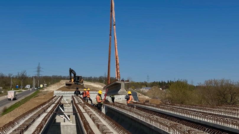 Progresul lucrărilor la podul peste râul Răut din Bălți este de aproximativ 60%