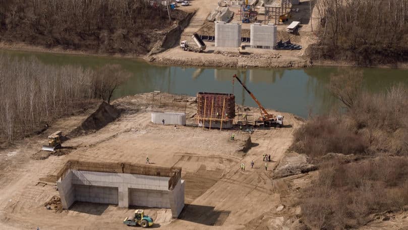 Guvernul a transmis terenul necesar pentru continuarea lucrărilor la Podul Unirii