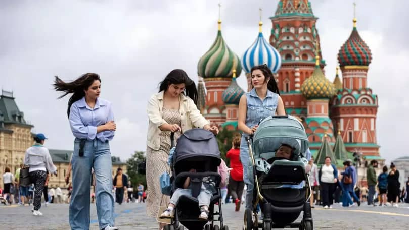 Femeile singure din Rusia, îndemnate să facă copii cu soldați reveniți de pe front