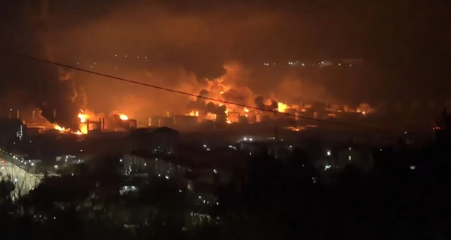 VIDEO: Un port rusesc de la Marea Neagră a luat foc după un atac ucrainean cu drone