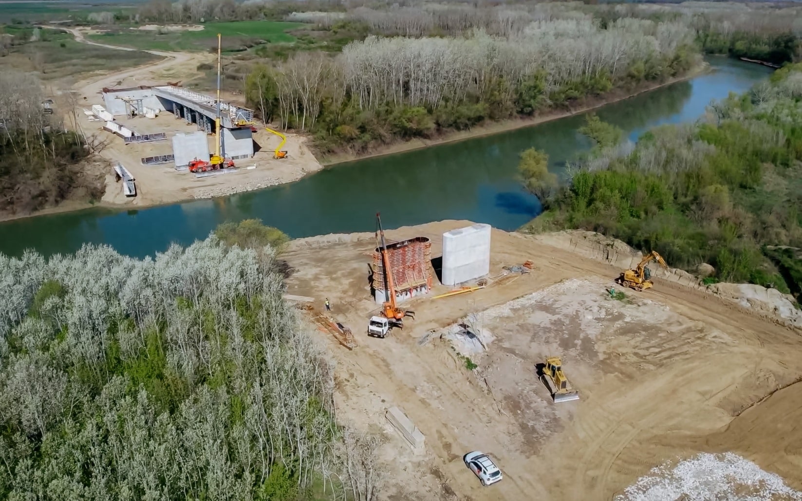 Podul de la Ungheni, gata în proporție de 45 de procente la mai puțin de un an de la începutul construcțiilor