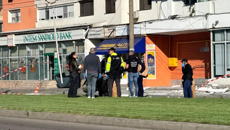 FOTO: Dosar penal la Galați după explozia unei drone rusești pe un bloc locativ