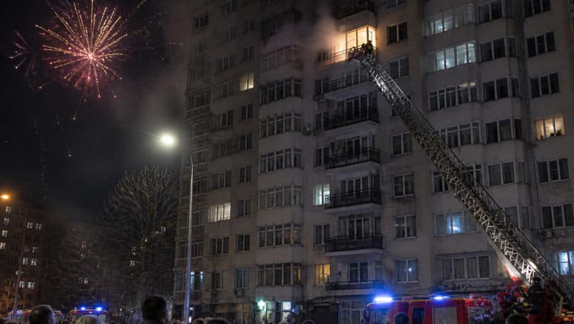 Incendiu într-un apartament din Chișinău, provocat de focuri de artificii