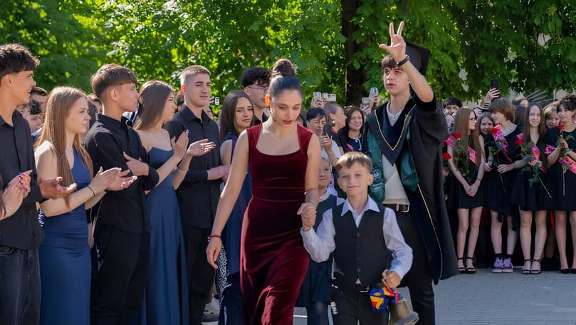 Sfârșit de an școlar în Moldova. Peste 19.000 de absolvenți se pregătesc de examene