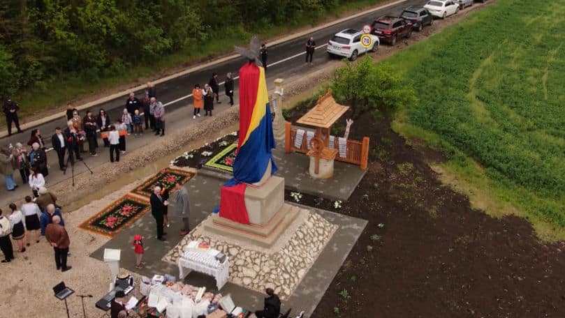 Omagiu pentru cei căzuți în războaie: Fântâna Eroilor Români, inaugurată la Cușmirca