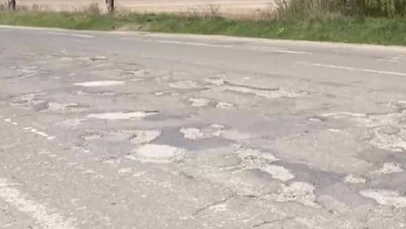 Drumul dintre Edineț și Briceni, distrus și periculos: Șoferii cer urgent reparații