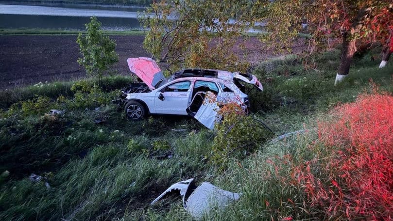 Accident tragic la Hâncești: Un pasager de 21 de ani a murit. Șoferul, reținut