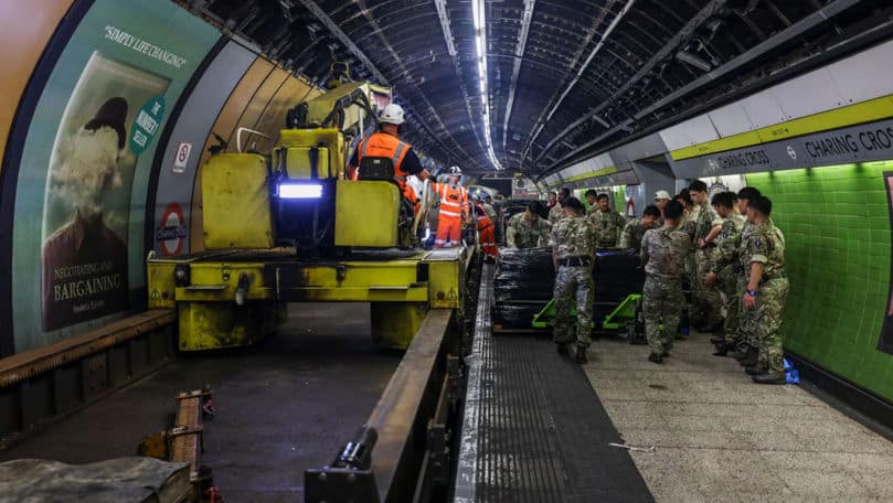 Britanicii se pregătesc în metroul din Londra pentru o posibilă confruntare cu Rusia