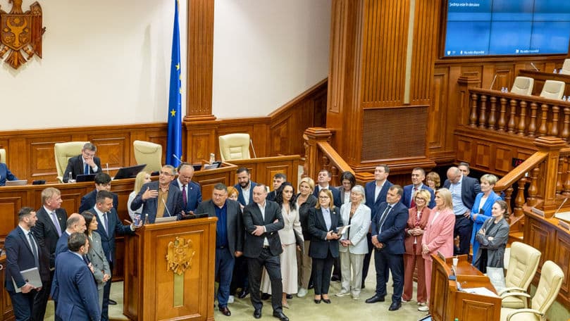 Promo-LEX: Ședința Parlamentului de joi, marcată de sancțiuni și scandal