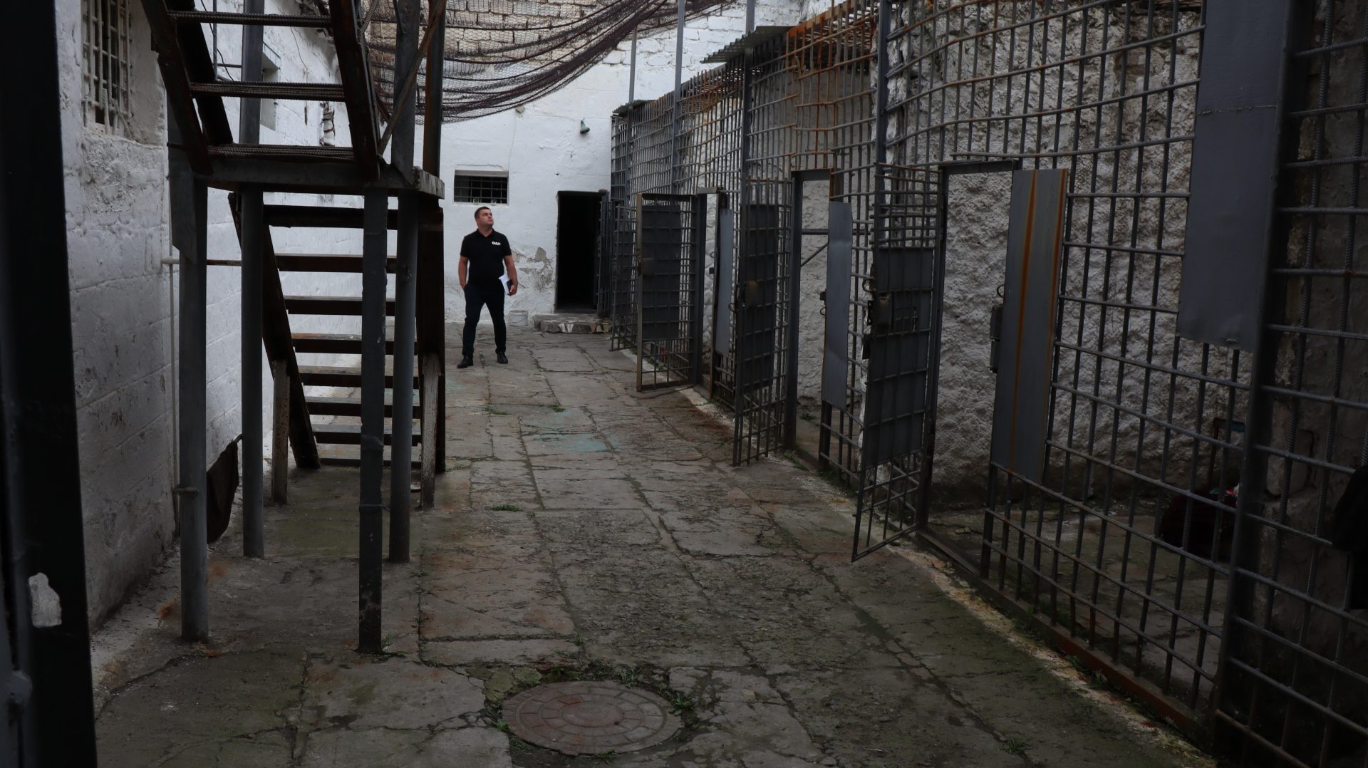 Focuri de armă la Penitenciarul nr. 18-Brănești. Un fost deținut a încercat să intre forțat cu mașina pe teritoriu