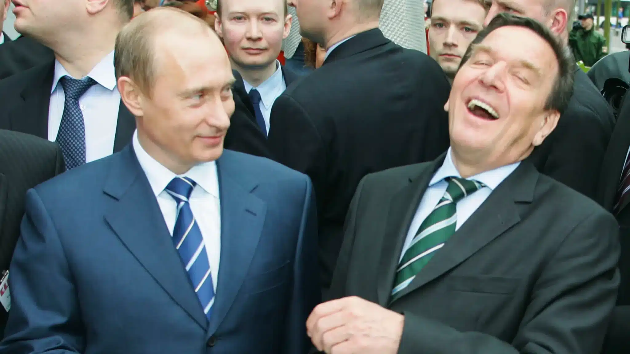 Propunerea Rusiei ca fostul cancelar Schröder să medieze pentru Ucraina, respinsă de Germania și UE. Schroder lucrează pentru Putin