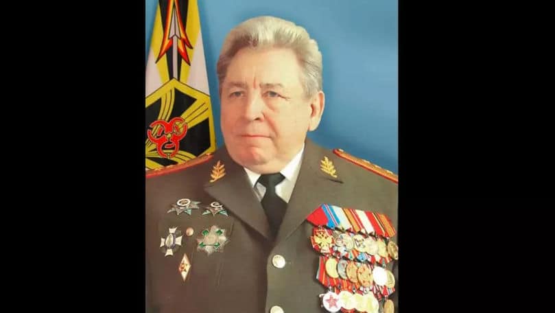 Un general rus, găsit mort în bucătăria apartamentului său, cu un pistol alături
