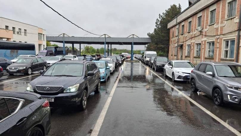 Trafic intens la frontieră. Cozi de așteptare de circa 2/3 ore