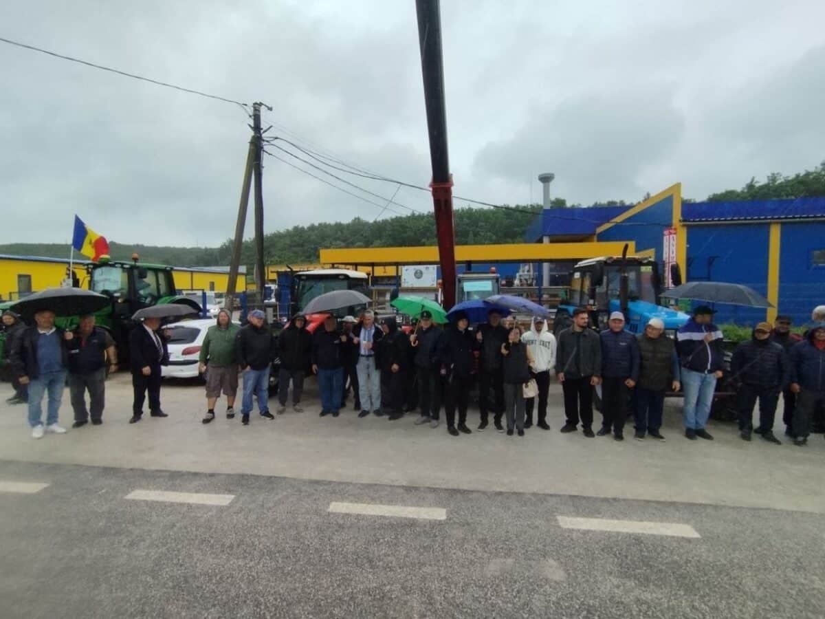 Deputatul Partidului Nostru, Serghei Ivanov, alătu
