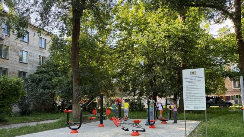 Trei terenuri de fitness în aer liber, amenajate în Capitală