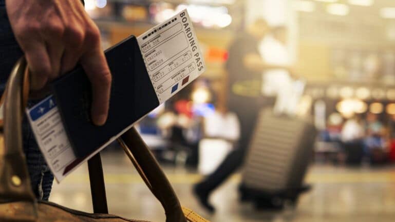 Zbor întârziat cu peste trei ore? UE păstrează dreptul la despăgubiri pentru pasageri
