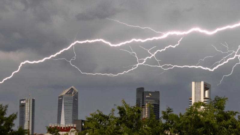 Apelul IGSU în contextul alertei meteo emise în Moldova: „Deconectați energia electrică, adăpostiți-vă în locuri sigure și aveți grijă de copii”