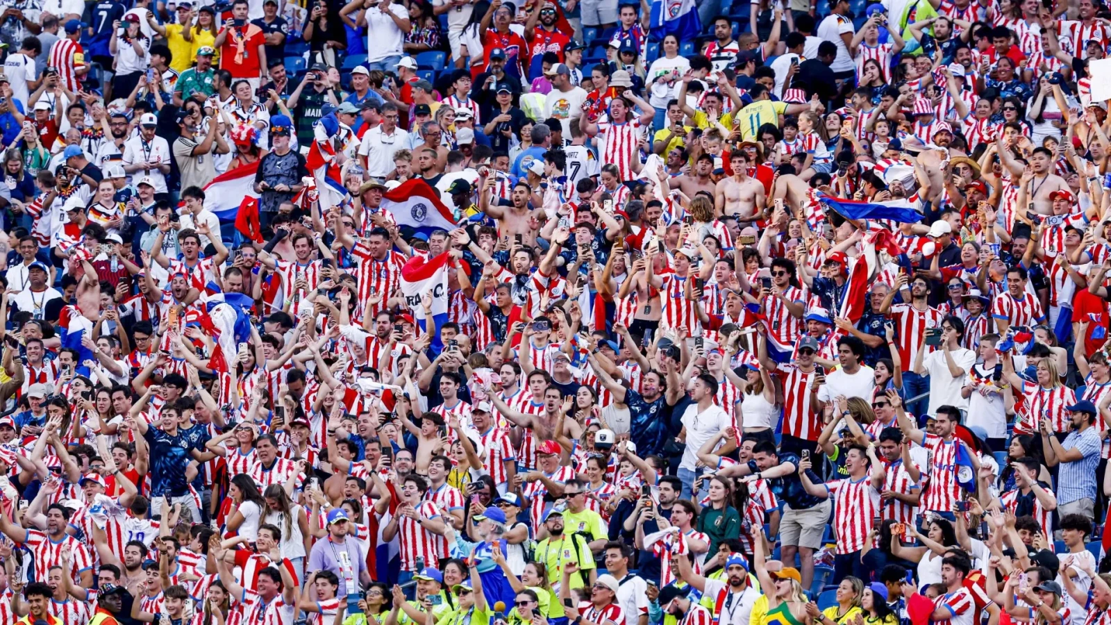 VIDEO Este nebunie totală în Paraguay, după ce au eliminat Germania de la Mondial: Președintele a decretat zi liberă! Sute de mii de oameni sunt pe străzi