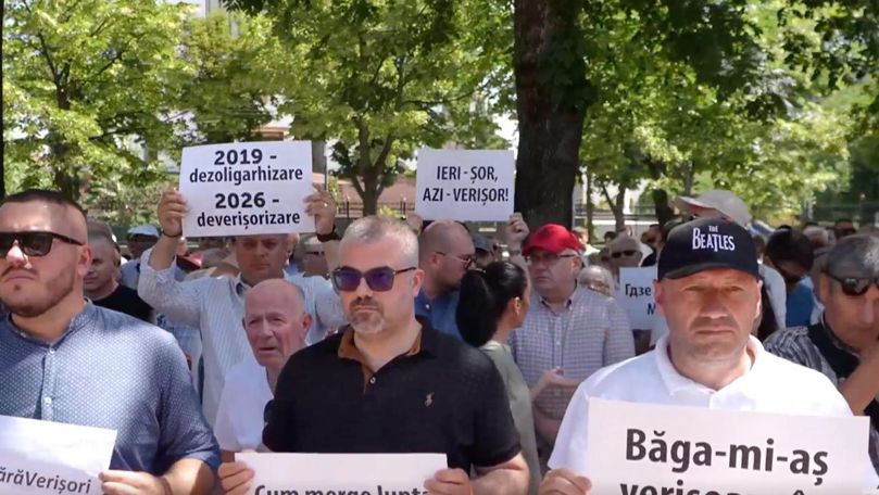 După protest, Guvernul ”verișoarelor” promite noi consultări privind politica fiscală