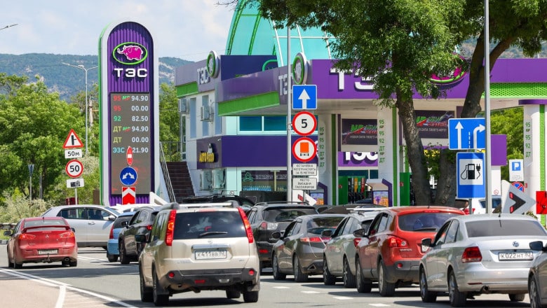 Rușii stau la cozi uriașe la benzină, din cauza at