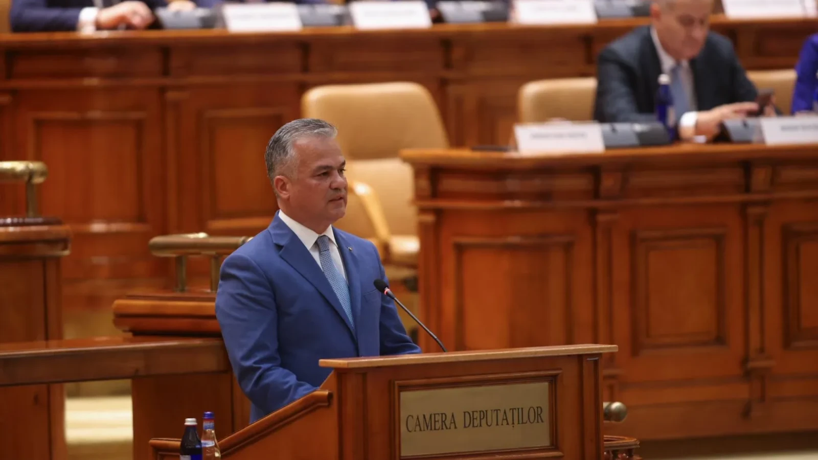 Instabilitate politică la București! Guvernul Adrian Veștea a picat în Parlament