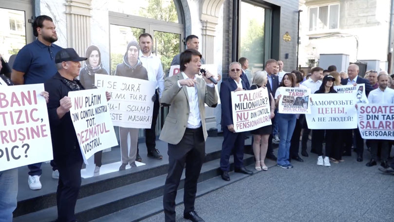 Protest la ANRE împotriva scumpirii gazelor: Cetățenii cer prețuri mai mici
