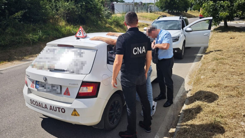 Instructor auto reținut la Orhei. Ar fi cerut 1.200 de euro pentru două permise