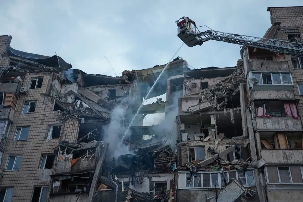 Atac masiv la Kiev înaintea summitului NATO: Clădiri în flăcări și imagini dramatice în Capitală 