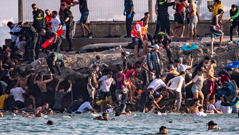 Italia cere suspendarea Spaniei din Schengen după valul de migranți din Ceuta