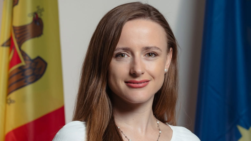 Cu un venit anual de 2,5 mil. de lei de la Moldovagaz, Carolina Novac anunță că și-a donat ultimul salariu unui ONG