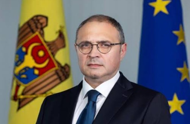 Secretele ministrului Culturii: cai, petrol, salariu umflat. Dan Suruceanu împarte o firmă cu un condamnat pentru corupție