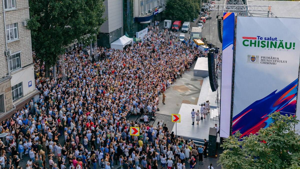 Chișinăul a dat startul Festivalului „Te salut, Chișinău!”. Astăzi, scena va fi cucerită de muzica retro și trupa Holograf