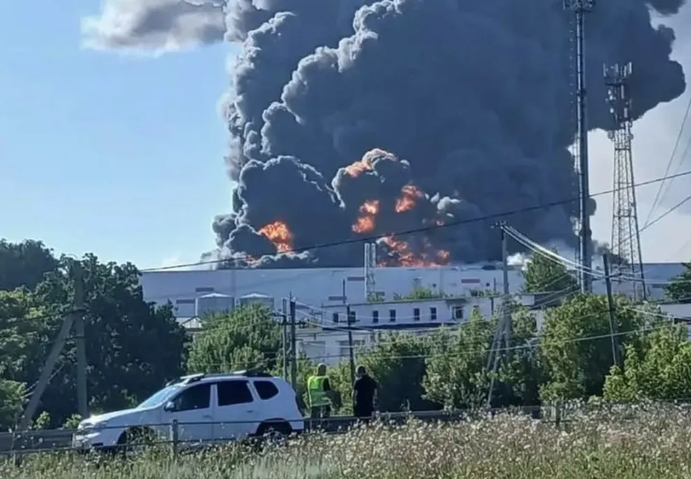 Atac uriaș, cu peste 600 de drone, asupra Rusiei. Cel puțin trei ținte majore au fost lovite