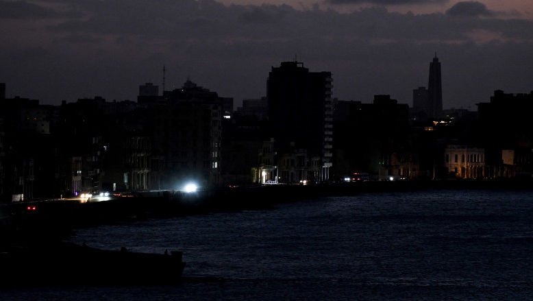 Cuba a rămas în întuneric după ce rețeaua electrică națională a cedat